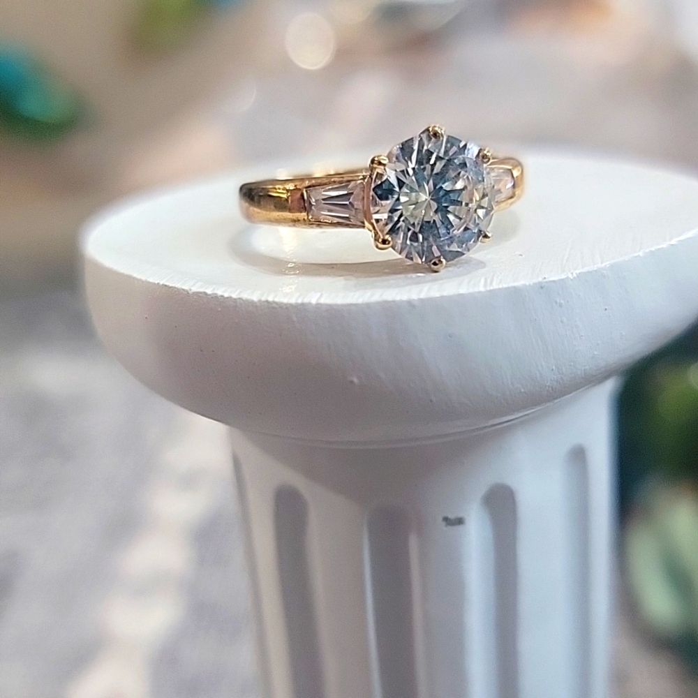 Elegant Gold and Silver Women's Ring Sizes 6, 7, 8